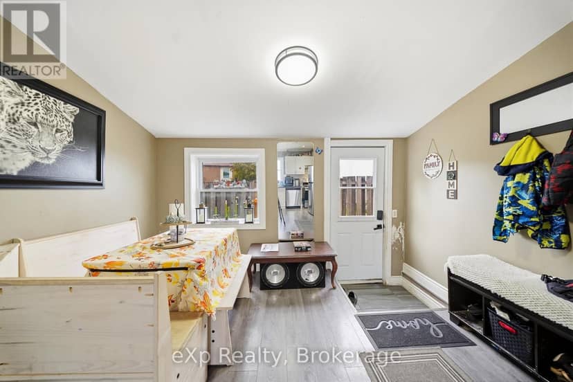 213 Station Street — photo 5 of 39