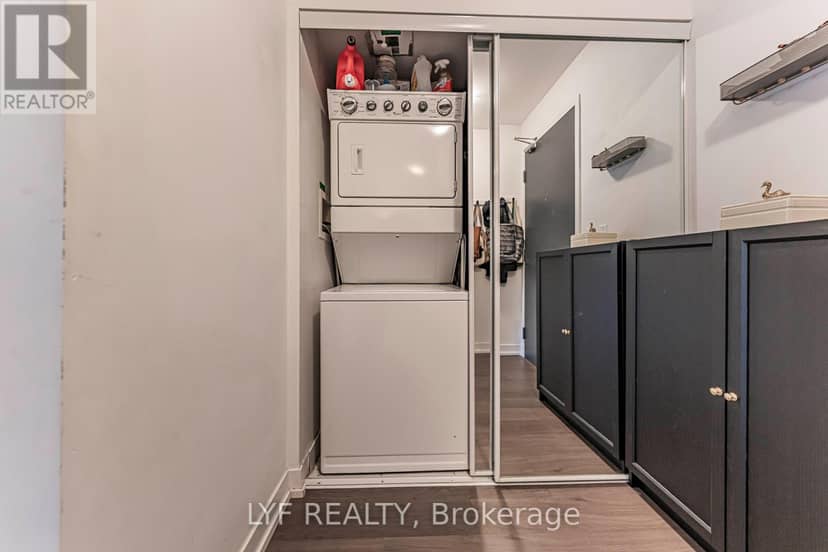 402 - 105 George Street — photo 10 of 40