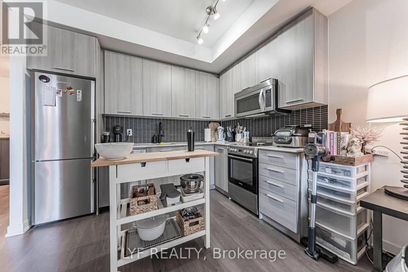 402 - 105 George Street — photo 13 of 40