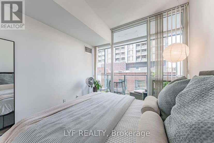 402 - 105 George Street — photo 28 of 40