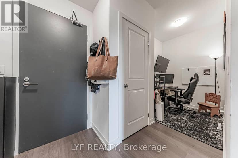 402 - 105 George Street — photo 32 of 40