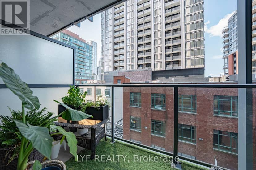 402 - 105 George Street — photo 4 of 40