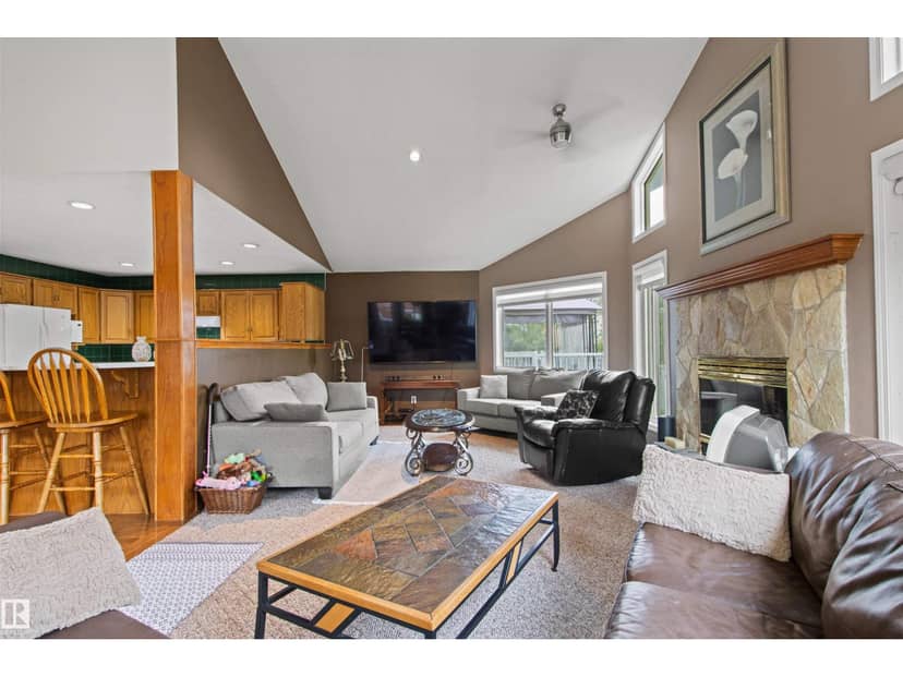 11139 157 AV NW — photo 16 of 40