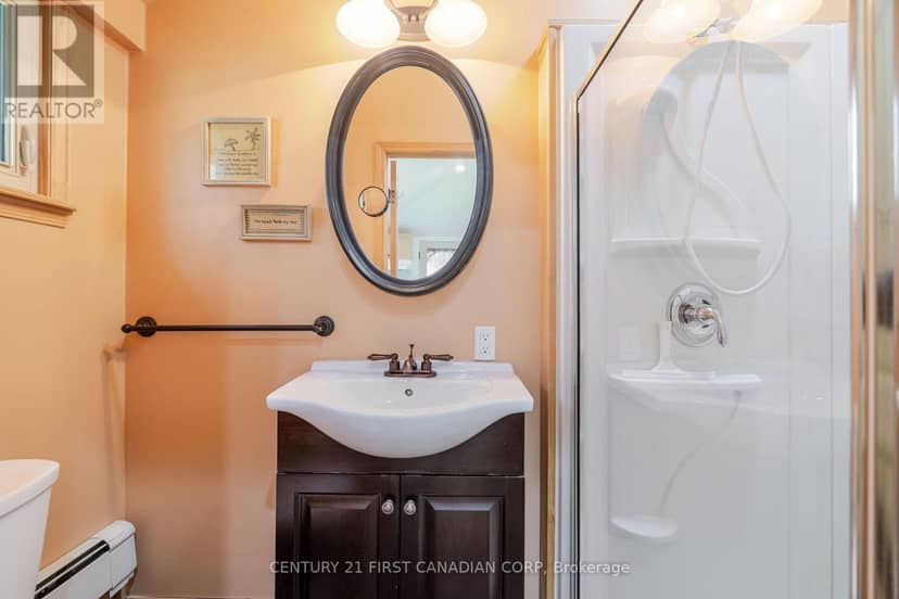 47 Heaman Crescent — photo 8 of 40