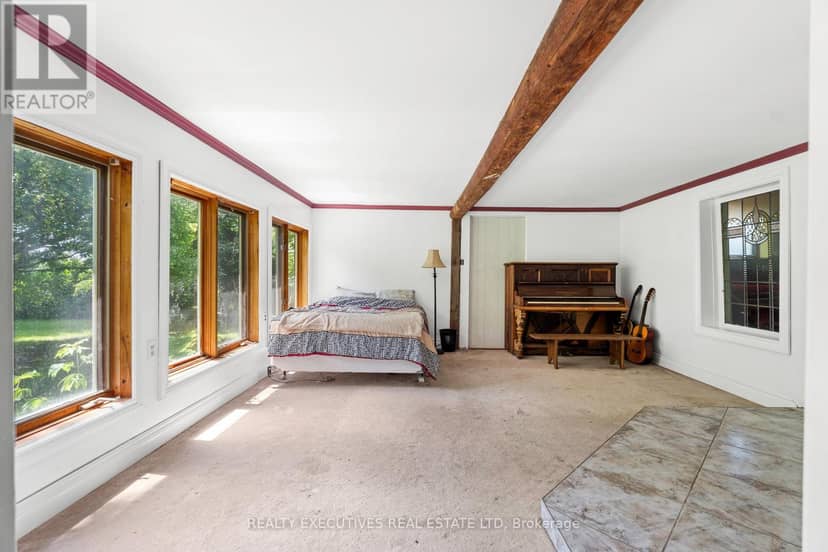 10550 Hulbert Road — photo 11 of 40