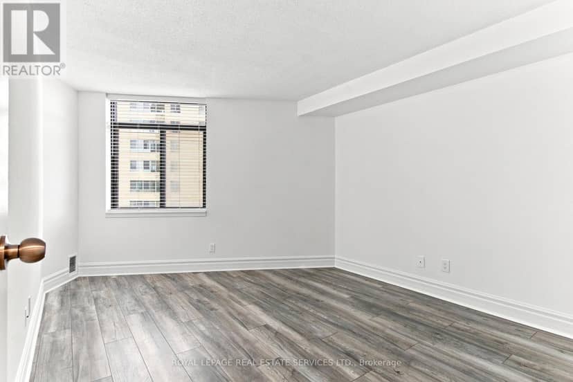 1104 - 250 Queens Quay — photo 16 of 35
