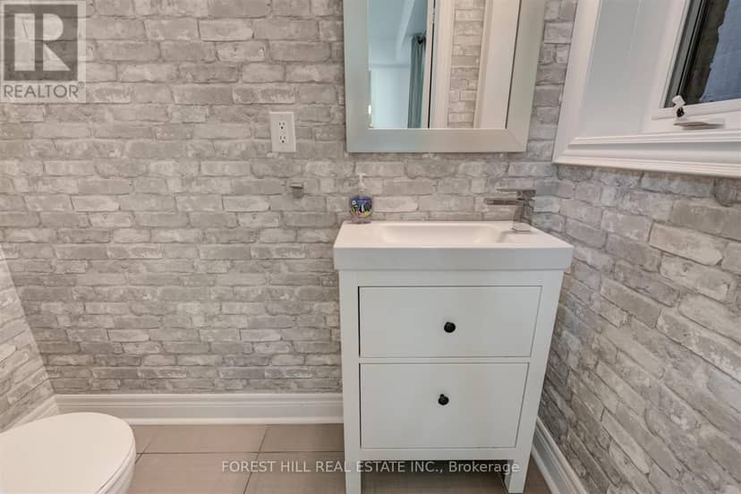 111 Powseland Crescent — photo 32 of 34