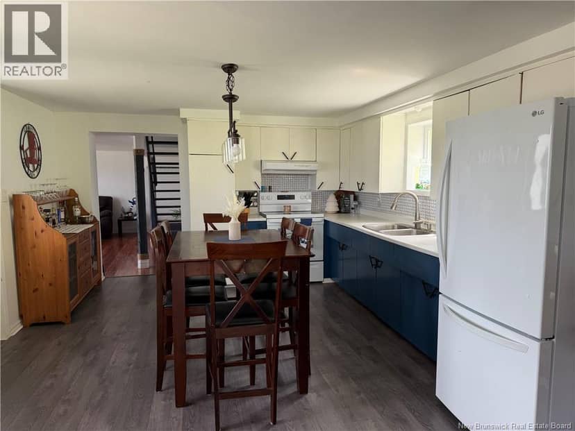 5642 Centrale Street — photo 14 of 31
