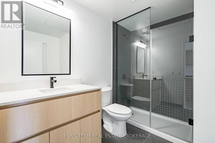 417 - 31 Huron Street — photo 19 of 40