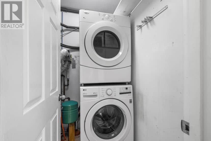 14 KRYSTAL Road — photo 20 of 22
