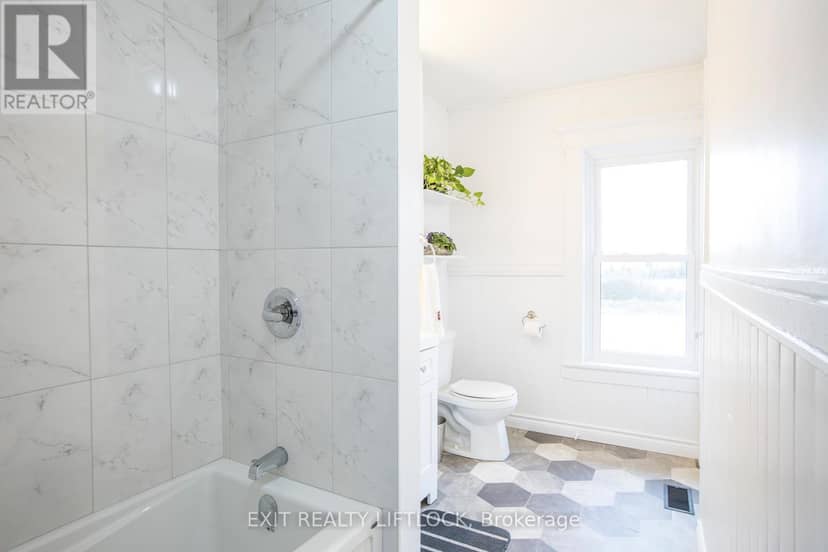 4922 Highway 7 — photo 16 of 38