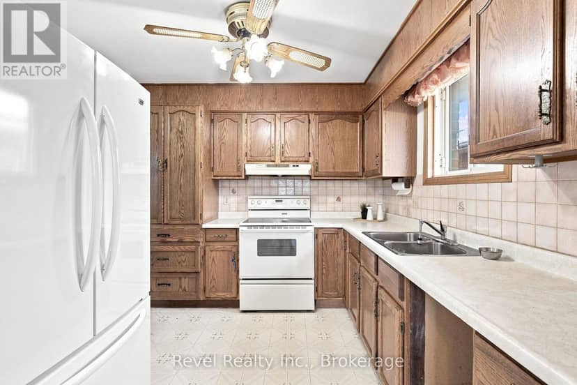 43 Wilson Avenue — photo 15 of 40