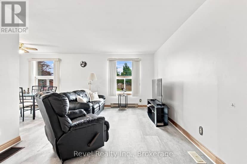 43 Wilson Avenue — photo 9 of 40