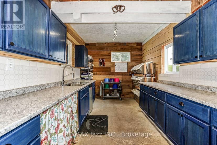 6300 6th Line — photo 34 of 40