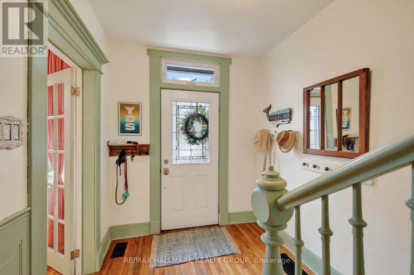 664 Center Street — photo 2 of 40