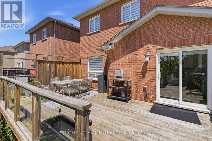 182 Mowat Crescent — photo 34 of 40