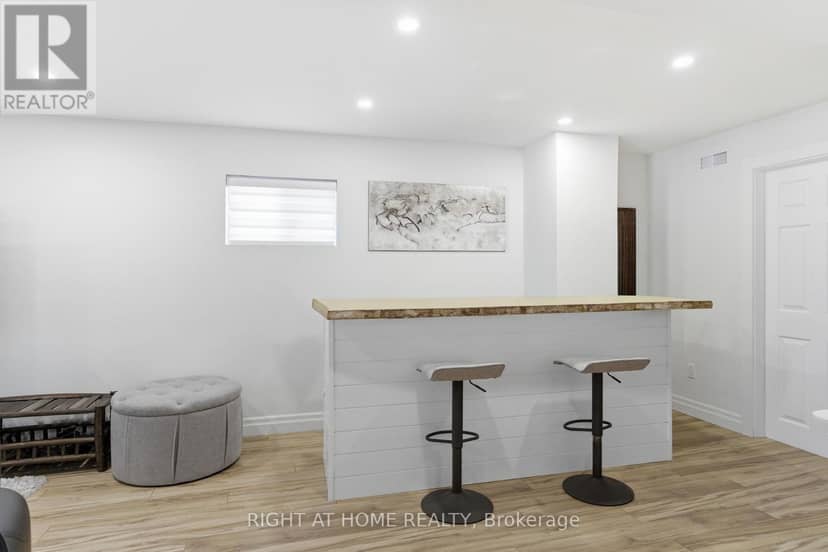 182 Mowat Crescent — photo 30 of 40
