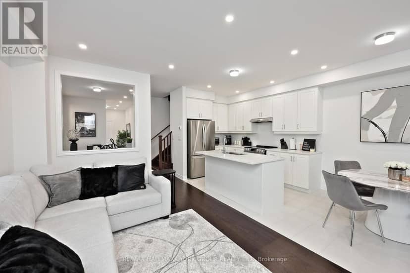 145 Fenchurch Manor — photo 15 of 32