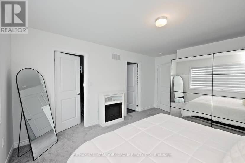 145 Fenchurch Manor — photo 20 of 32
