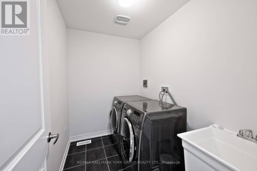 145 Fenchurch Manor — photo 31 of 32