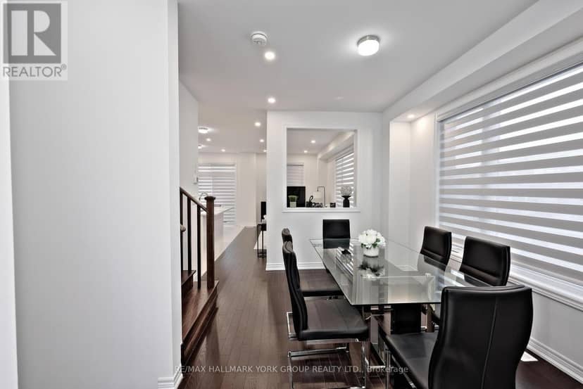 145 Fenchurch Manor — photo 7 of 32