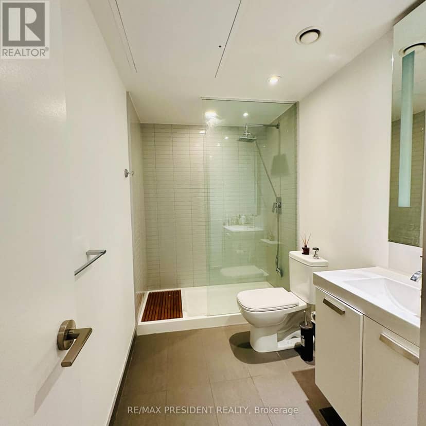 703 - 38 Stewart Street — photo 7 of 10