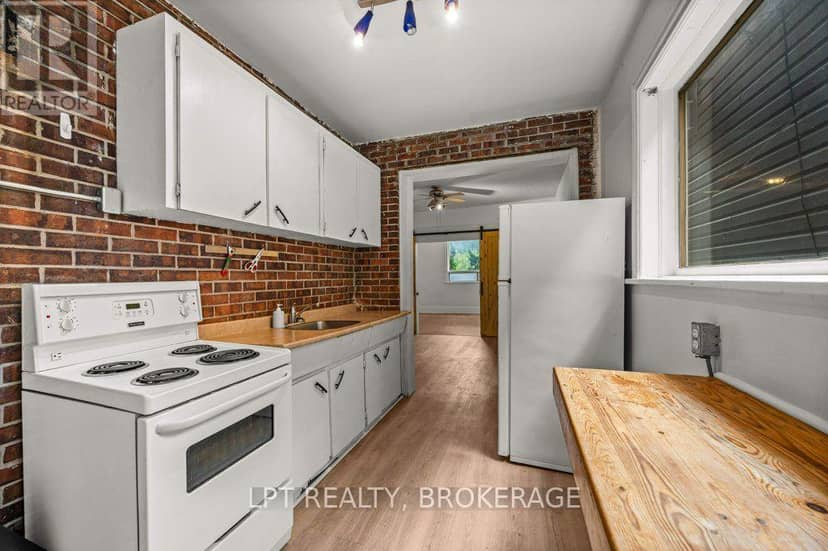 374 Barrie Street — photo 12 of 40