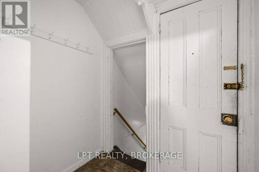 374 Barrie Street — photo 14 of 40