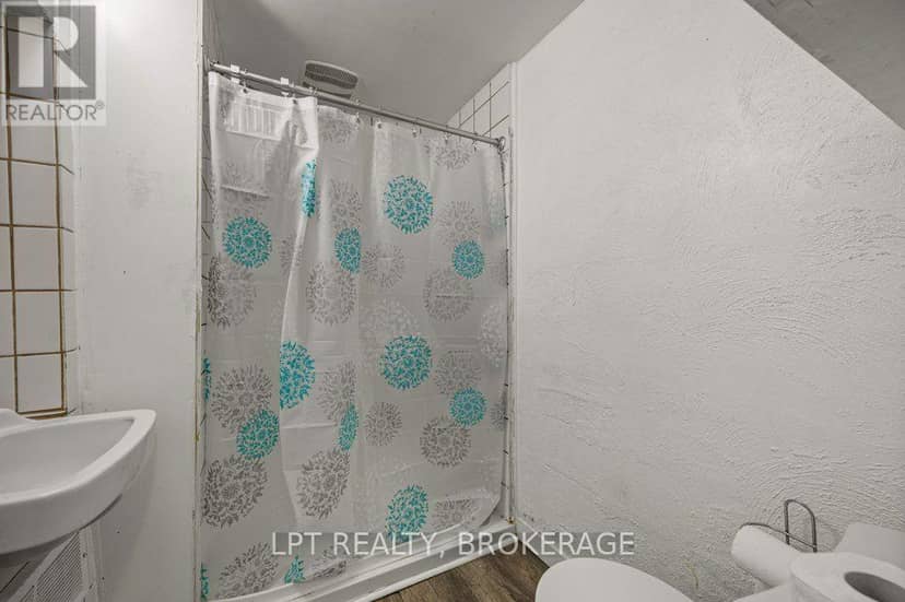 374 Barrie Street — photo 16 of 40