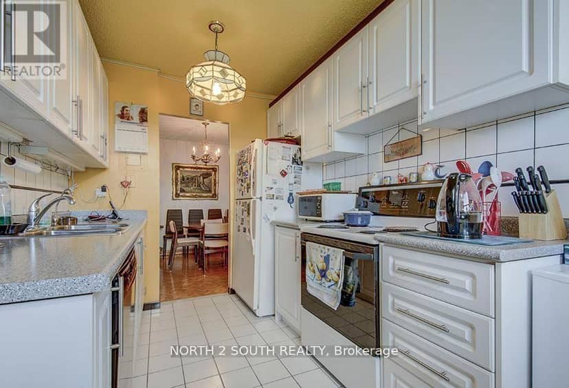 511 - 175 Hilda Avenue — photo 19 of 33
