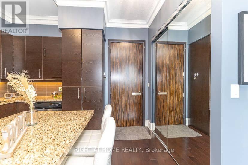 PH05 - 325 South Park Road — photo 5 of 39