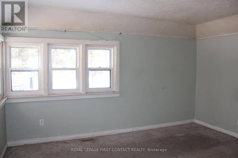 47 Riverside Drive — photo 11 of 16