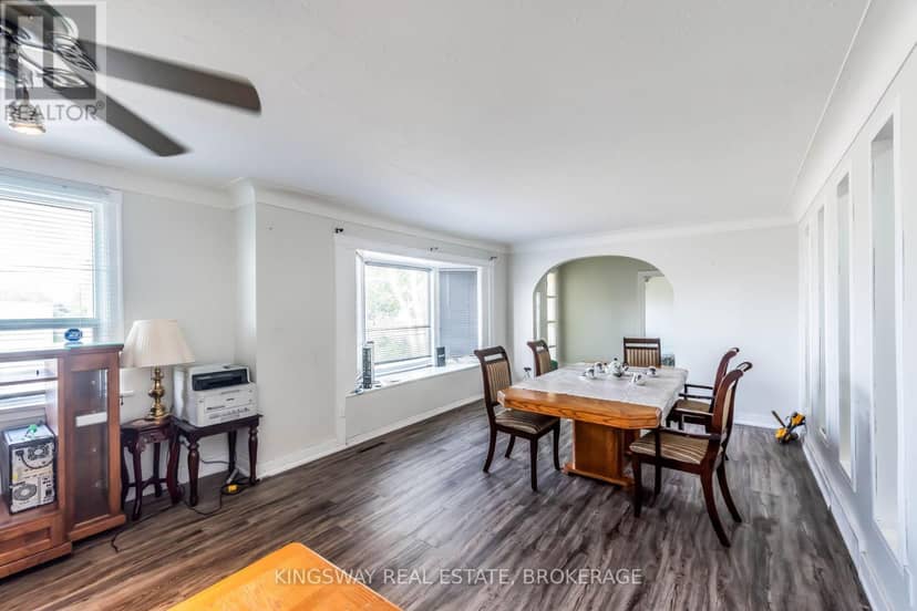 556 Barton Street E — photo 8 of 36