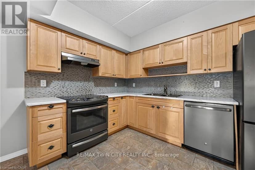 203 - 155 Water Street S — photo 16 of 40