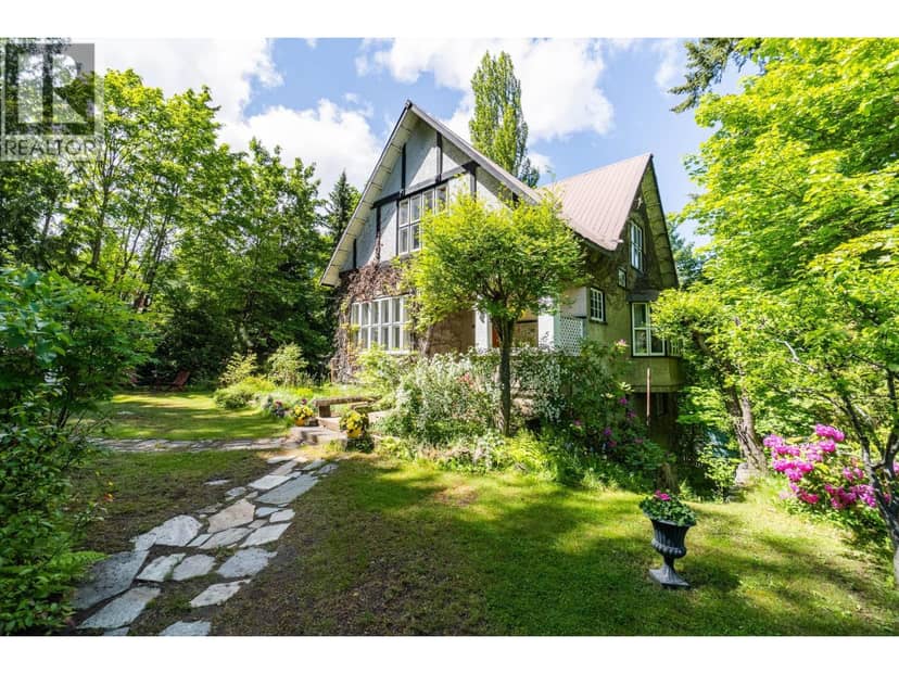 1107 ROBERTSON Avenue, Nelson