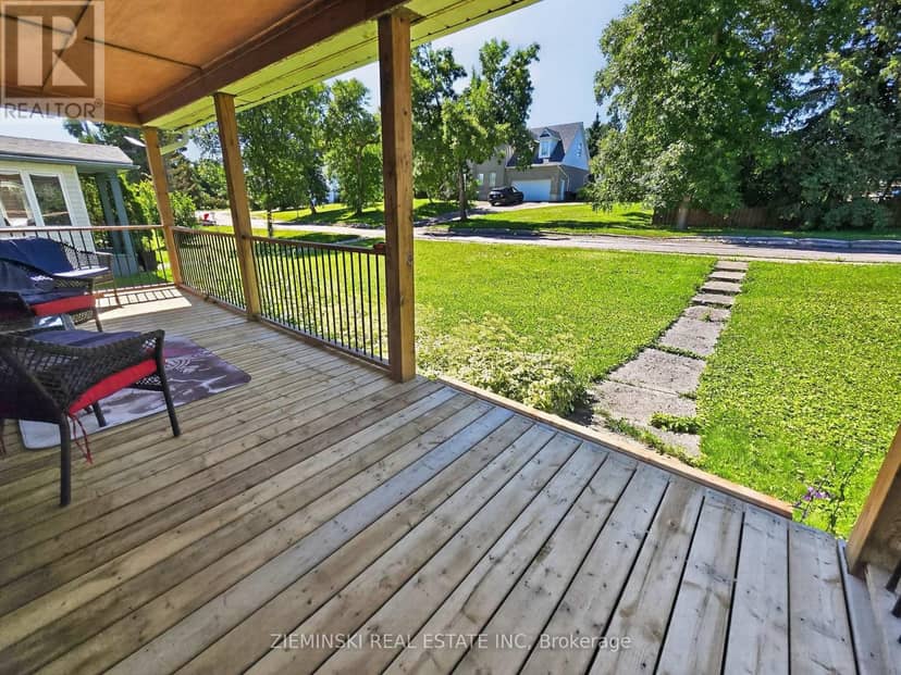 137 Cambridge Avenue, Iroquois Falls, photo 2