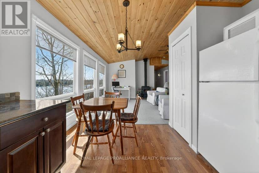 1076 Valley Lane — photo 17 of 40