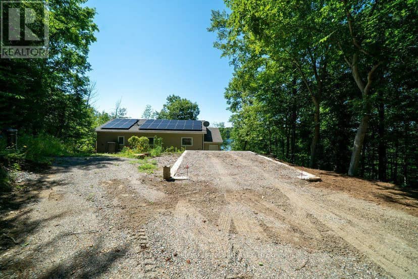 1076 Valley Lane — photo 3 of 40