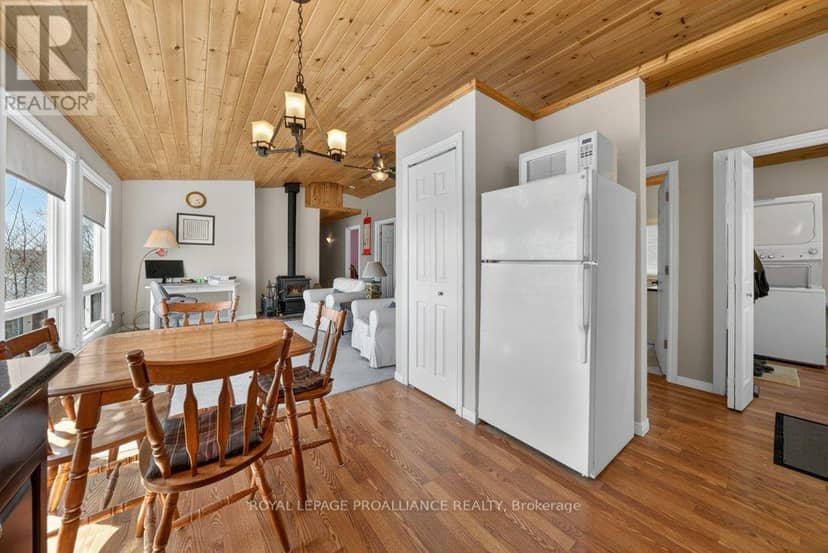 1076 Valley Lane — photo 18 of 40