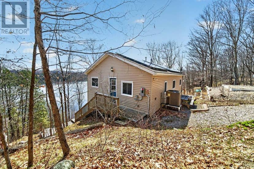 1076 Valley Lane — photo 10 of 40