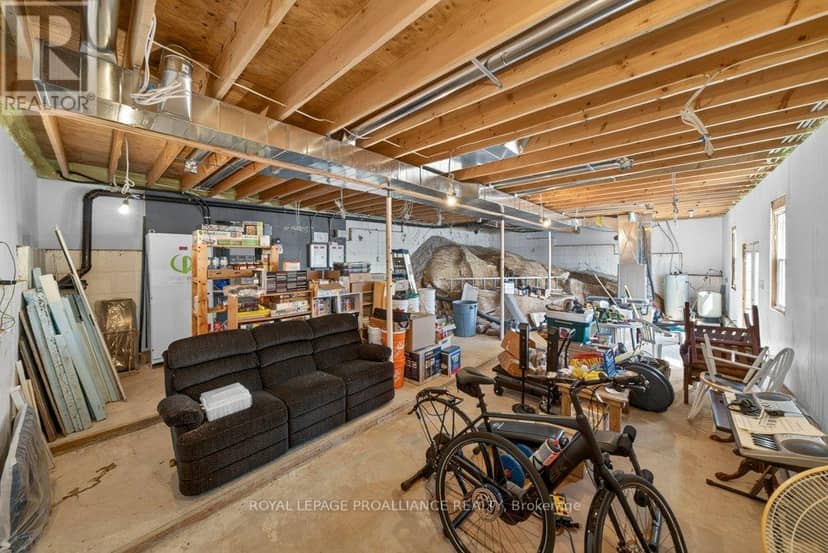 1076 Valley Lane — photo 34 of 40