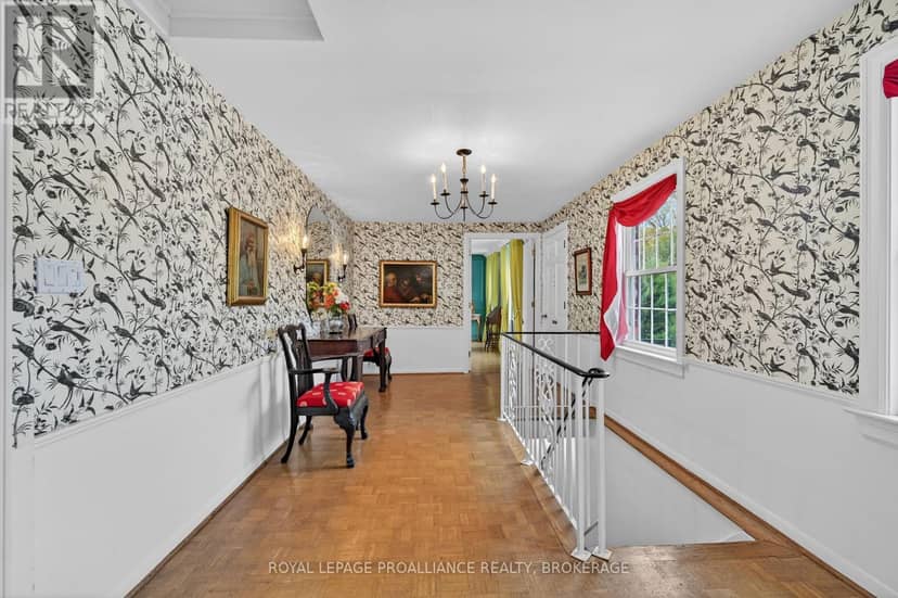 209 Fairway Hill Crescent — photo 10 of 40