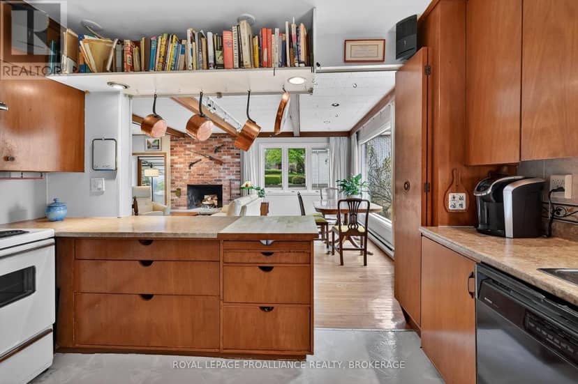 209 Fairway Hill Crescent — photo 16 of 40