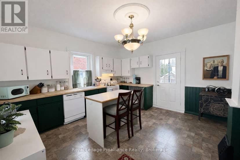 308 Bleecker Avenue — photo 10 of 19