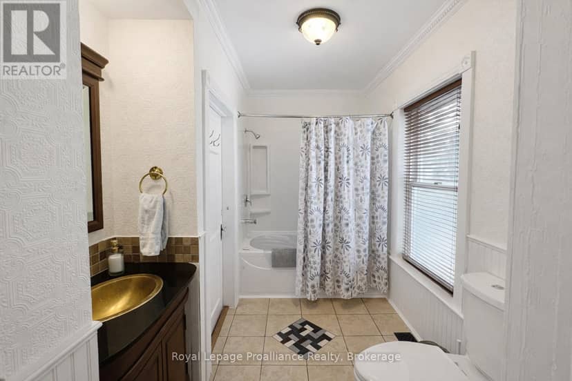 308 Bleecker Avenue — photo 14 of 19
