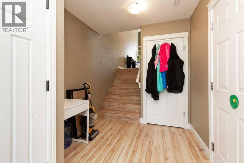 879 Mt Sundance Manor W, Lethbridge, photo 3
