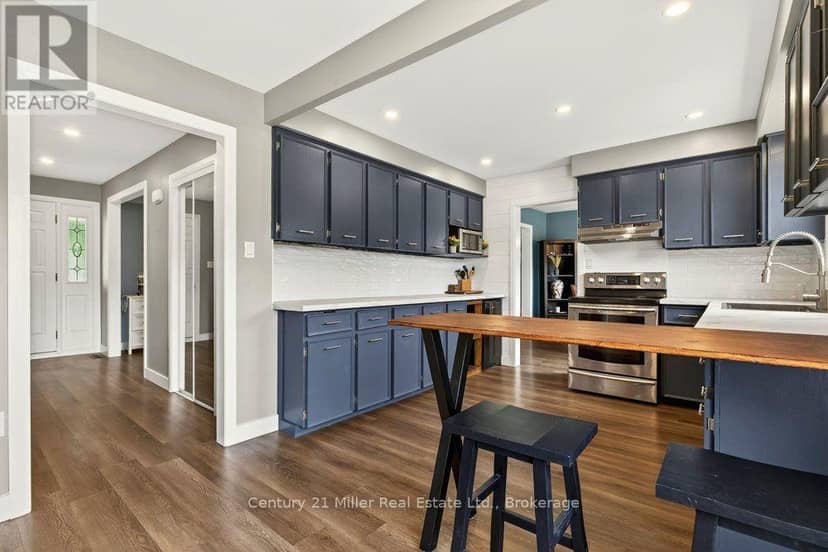 85 Waterford Drive — photo 16 of 40