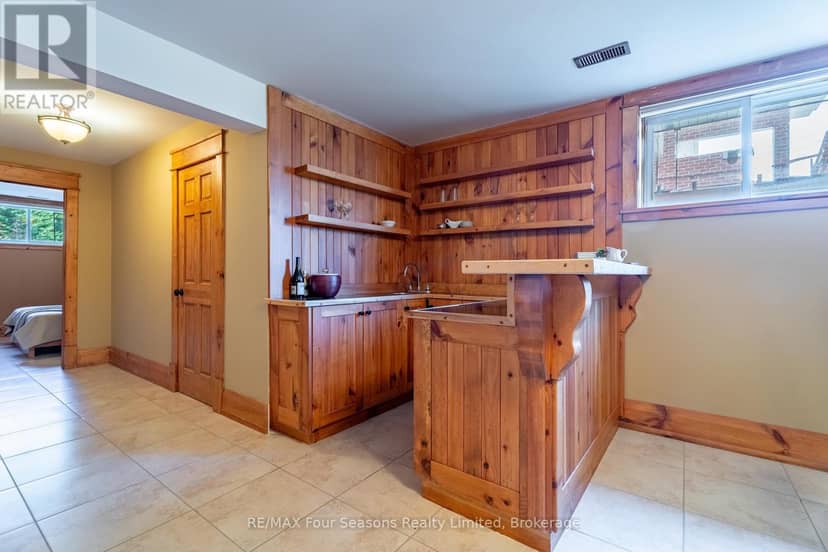 805 Eastdale Drive — photo 36 of 40