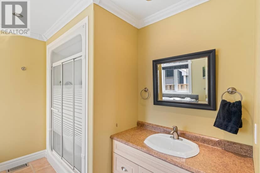 35 Alexander Crescent — photo 11 of 40