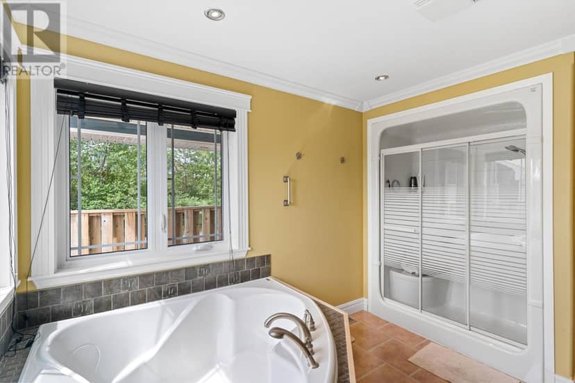 35 Alexander Crescent — photo 12 of 40